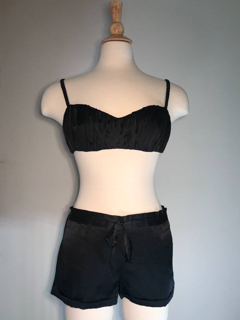 Vintage Kiki De Montparnasse 100% Silk Black Lounge Shorts (L)